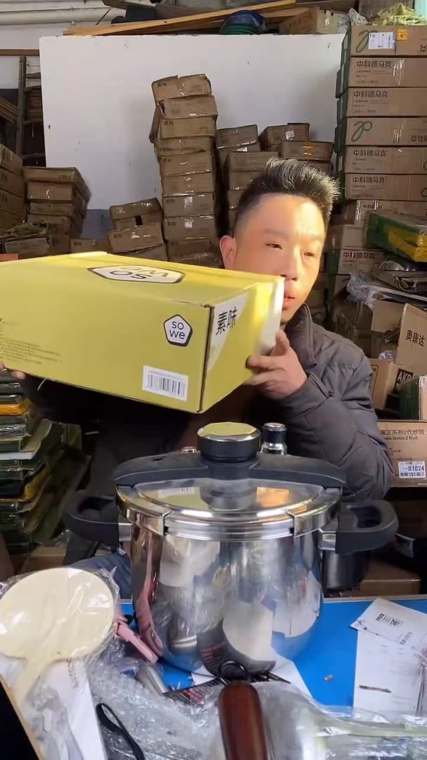 1素味珐琅锅24有盖 白色  微瑕疵