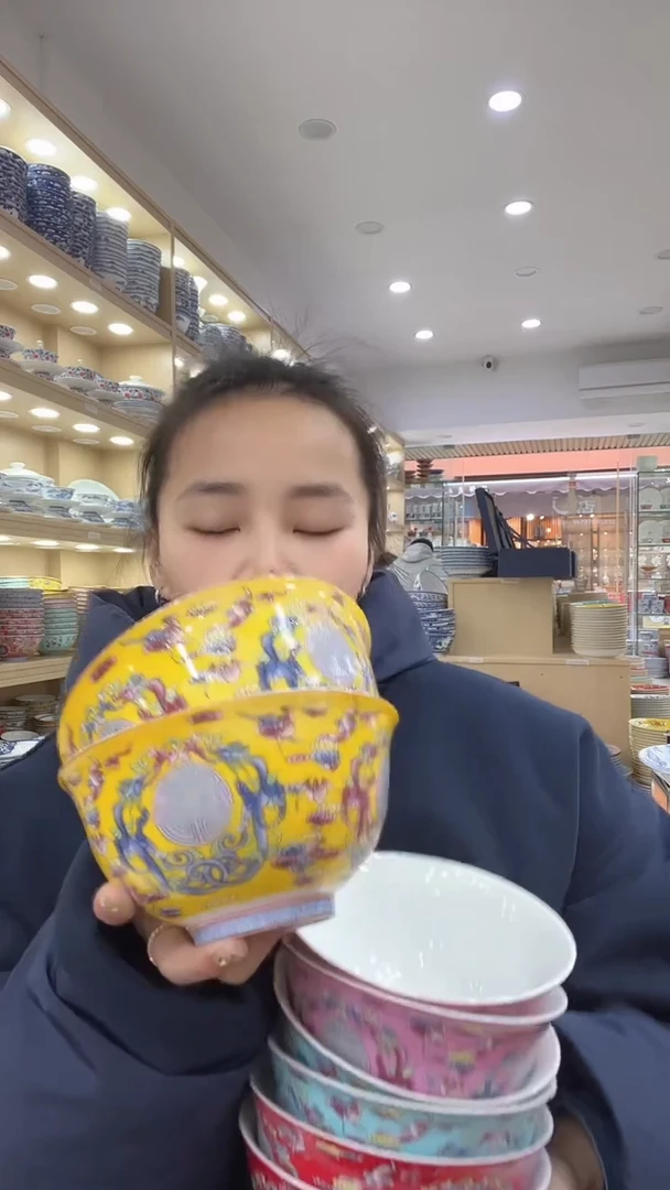 【闪购商品】瓷片两个珐琅彩的瓷器（6英寸）