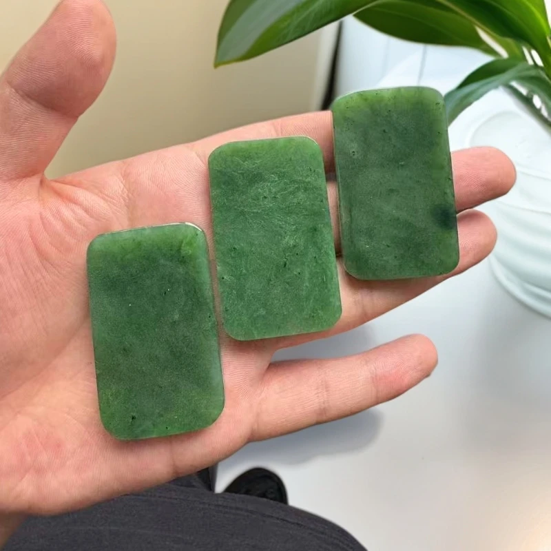 新疆天然和田玉碧玉无事牌50*30多样性发其一