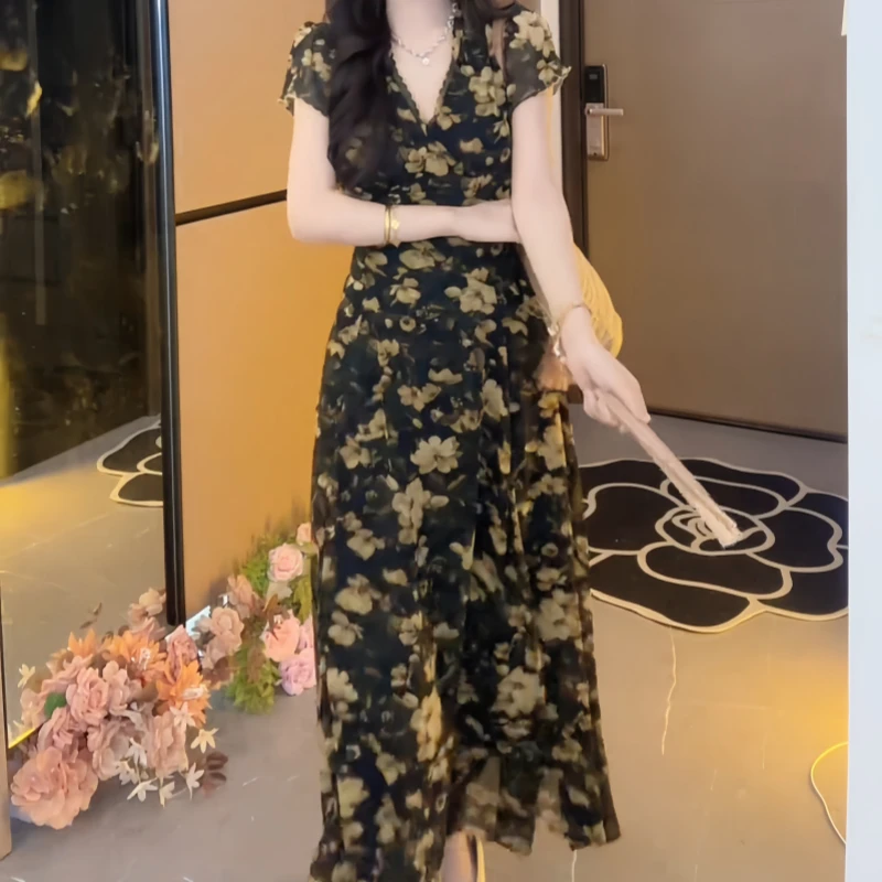 夏季时尚风气质风V领短袖连衣裙法式V领碎花中长裙收腰显瘦连衣裙
