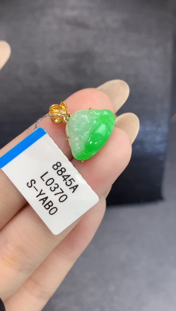 吊坠(不含链)18K金镶嵌翡翠多样性发其一