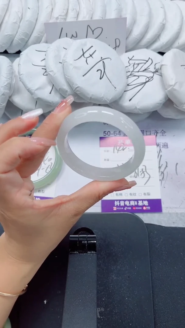 未镶嵌手镯石英质玉142-52