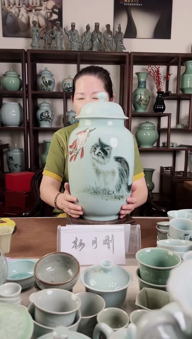 釉中彩 猫画 状罐B
