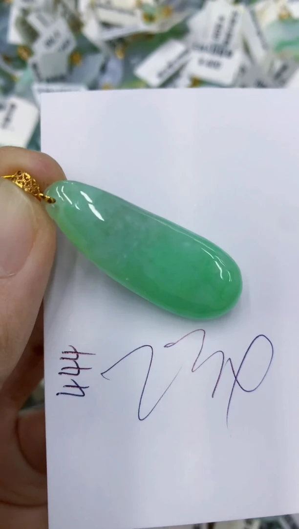 颈饰18K金镶嵌翡翠11111111111