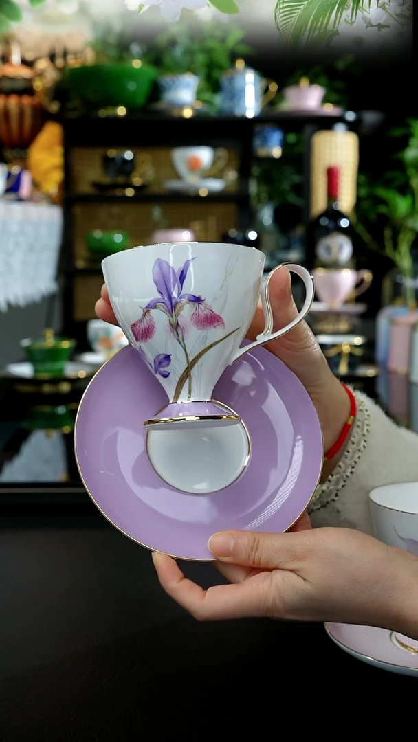 杯碟--------鸢尾花