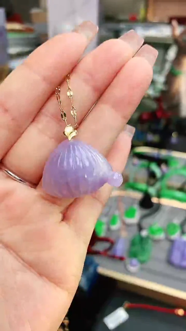 颈饰18K金镶嵌翡翠赠礼盒证书