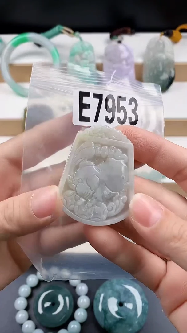 颈饰未镶嵌翡翠天然翡翠吊坠挂件