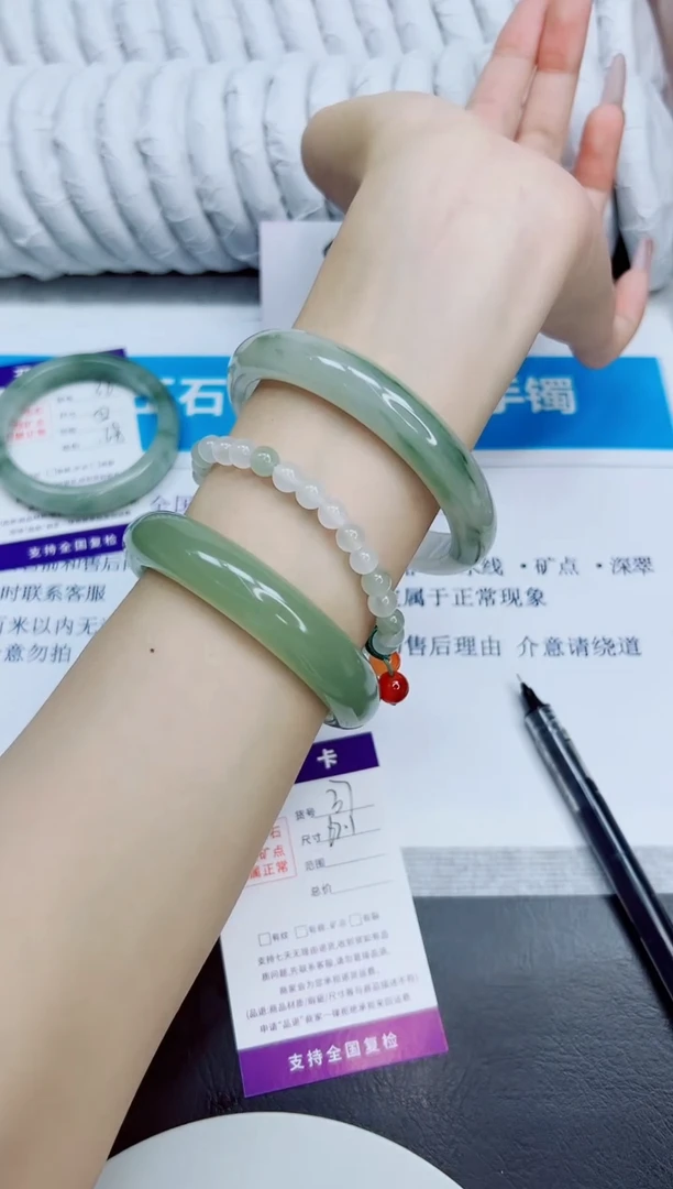 未镶嵌手镯石英质玉36/62.1
