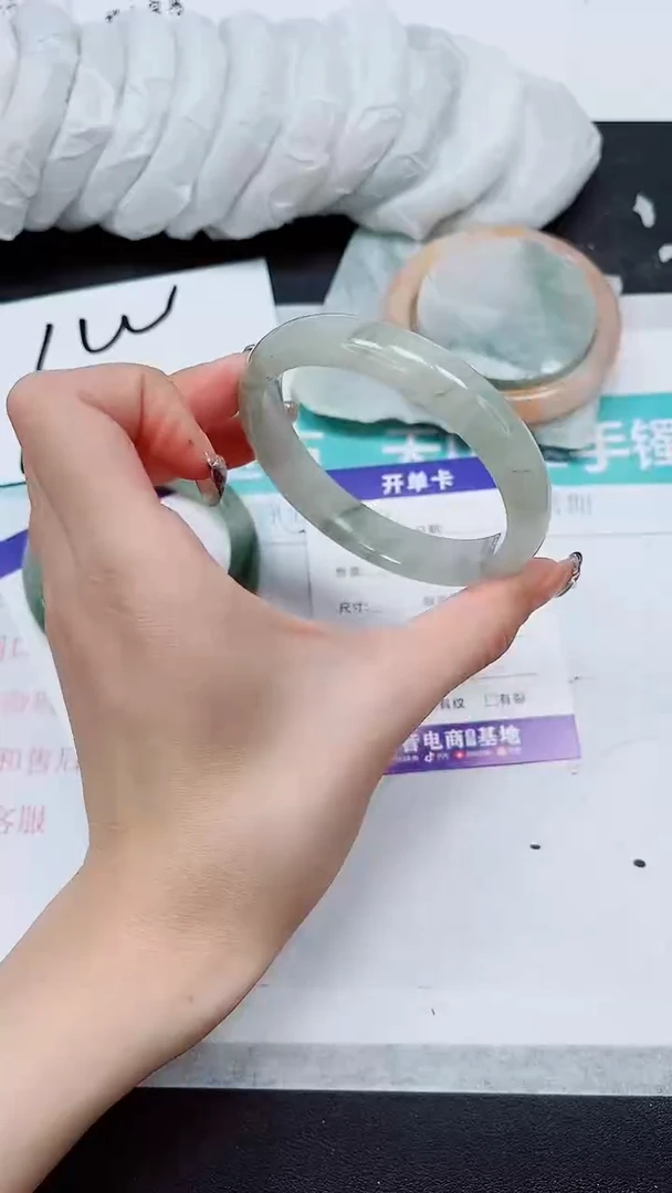 【闪购商品】石英质玉手镯未镶嵌A68-60/61