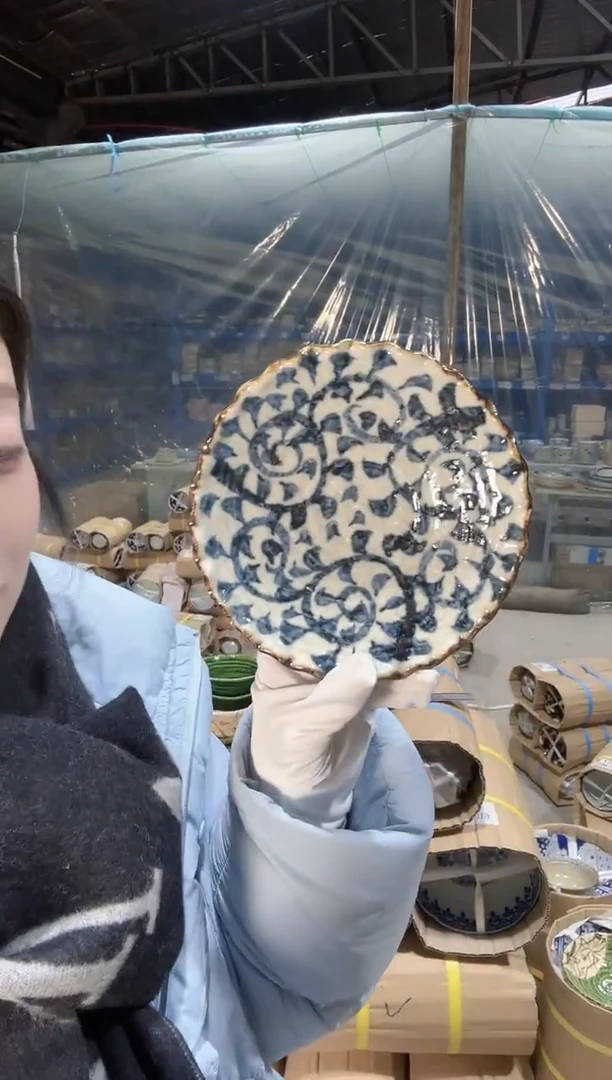 陶瓷手绘唐草波浪边圆形平盘16.5cm