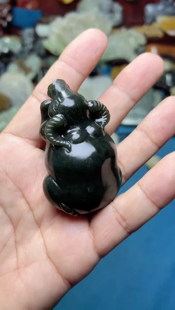 和田玉未镶嵌把件-