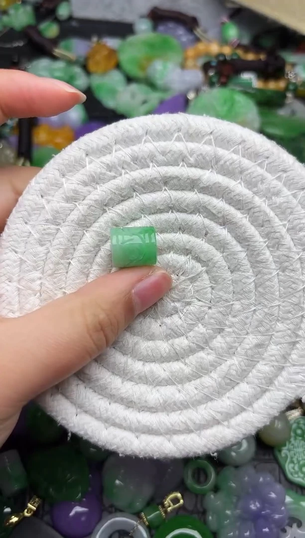 颈饰未镶嵌翡翠缅甸翡翠吊坠