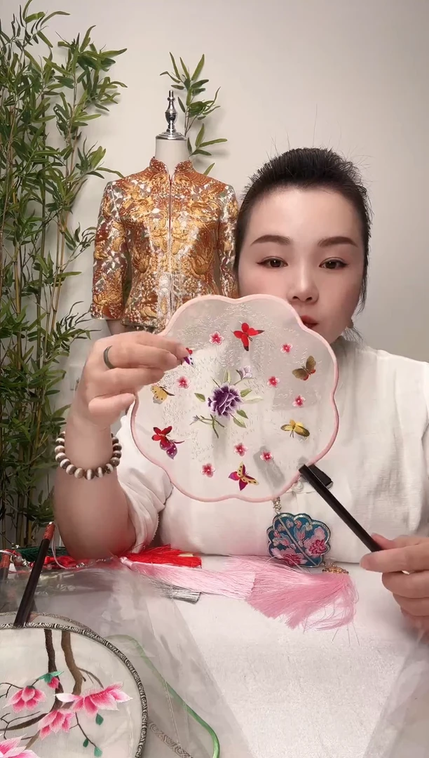 刺绣双面团扇绣花