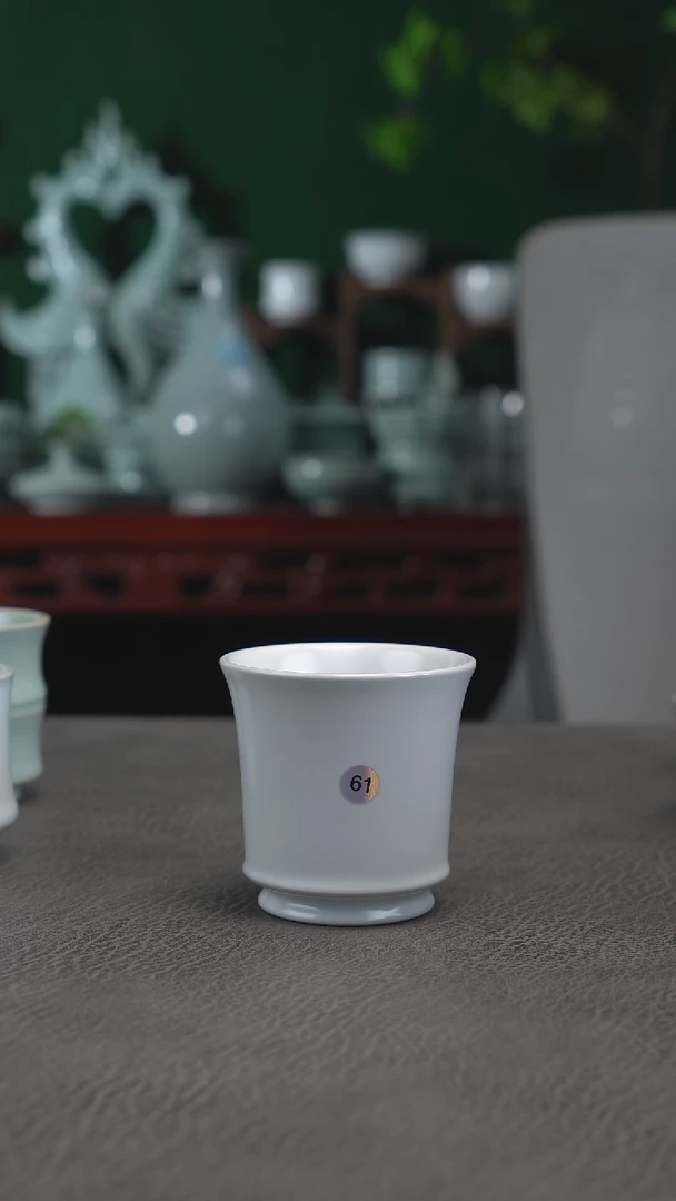 姐*月白釉61号马蹄杯大瑕简包--二
