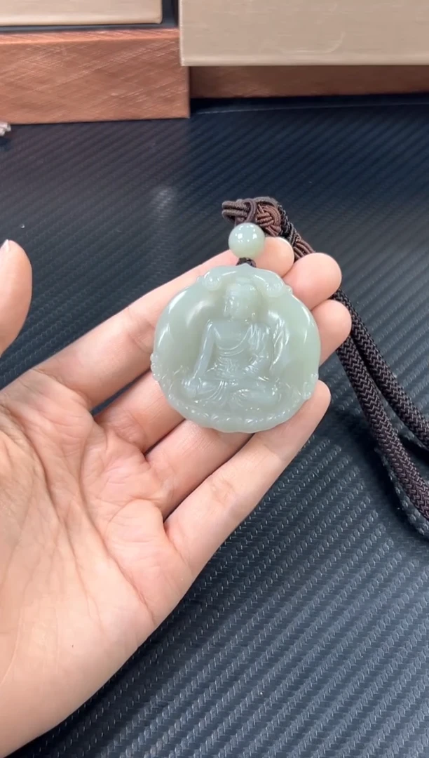 吊坠(赠链)未镶嵌和田玉且末微色差近矿