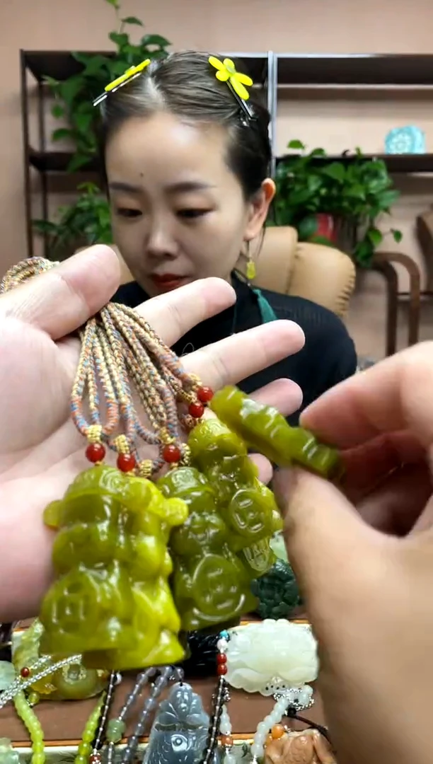 未镶嵌岫玉吊坠多样性发货发其中之一