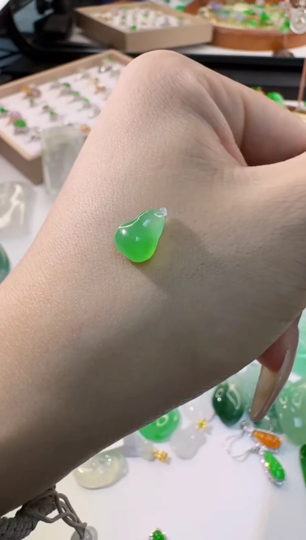 翡翠未镶嵌吊坠(不含链)缅甸A货翡翠