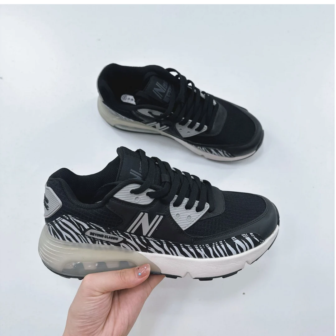 80013高端专享四季款舒适运动鞋黑/浅麻灰（成人运动鞋）