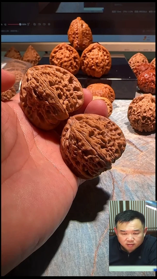 吊坠文玩核桃旺**’三角白点修42