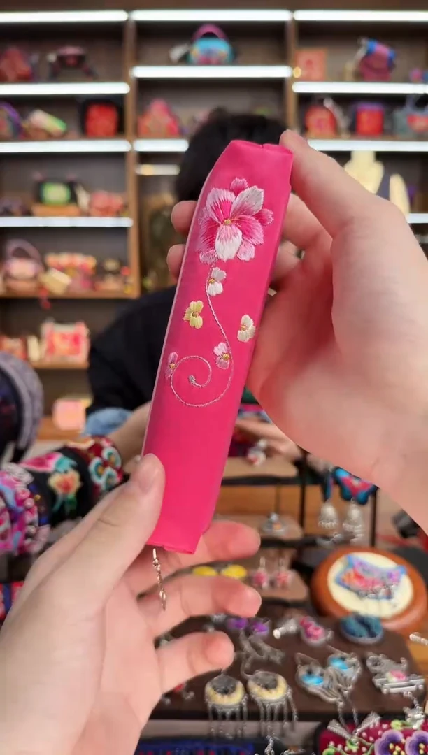 【闪购商品】织绣A20蒙阿苏苗绣传承