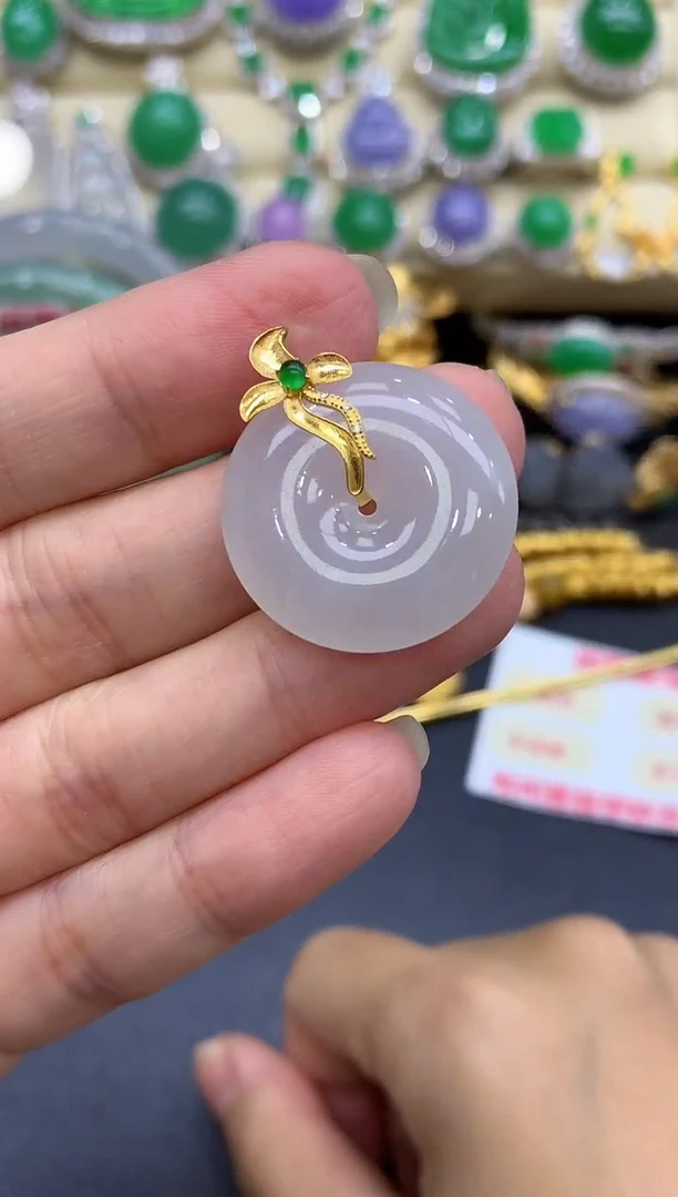 颈饰18K金镶嵌翡翠180-中国好珍宝
