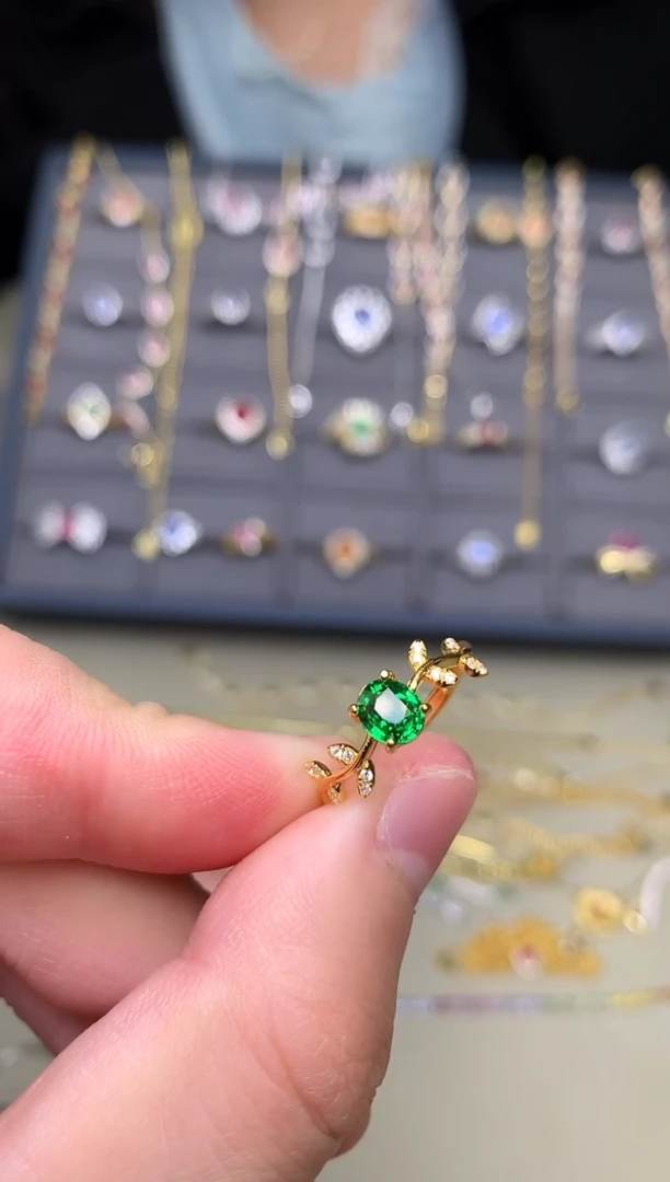 银S925镶嵌戒指石榴石（沙弗莱）戒指