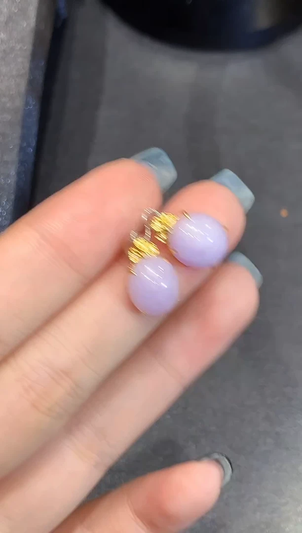 18K金镶嵌翡翠耳饰多样性发其一