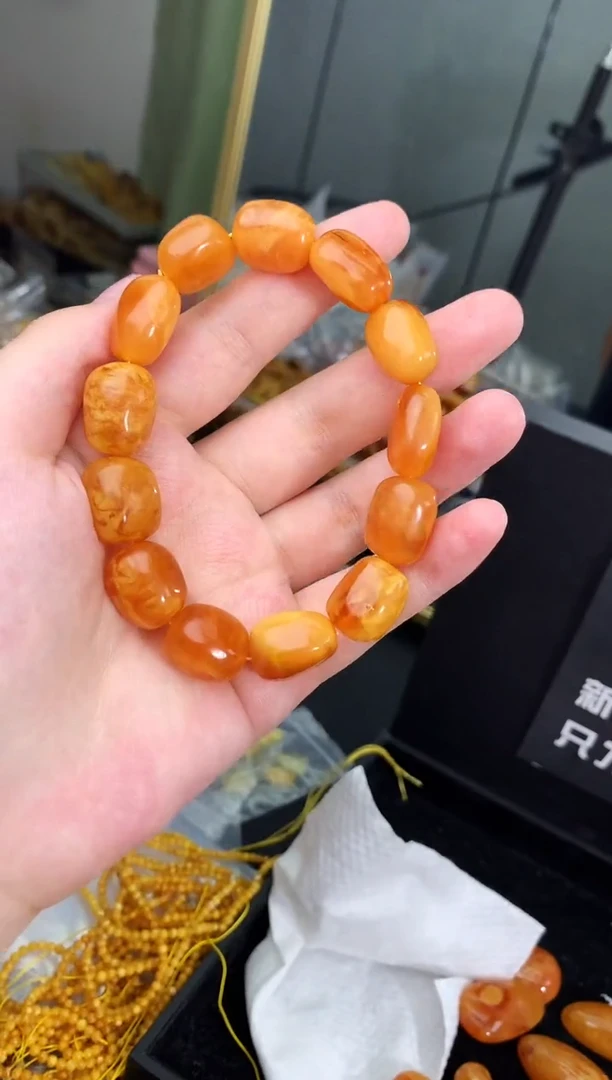 蜜蜡未镶嵌珠宝奇石177