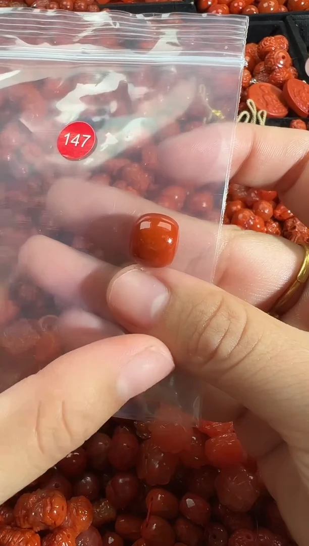 颈饰未镶嵌南红玛瑙1