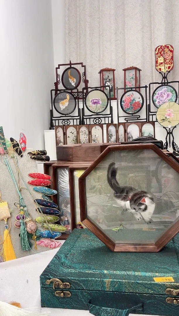 扇子苏绣作品手工摆台