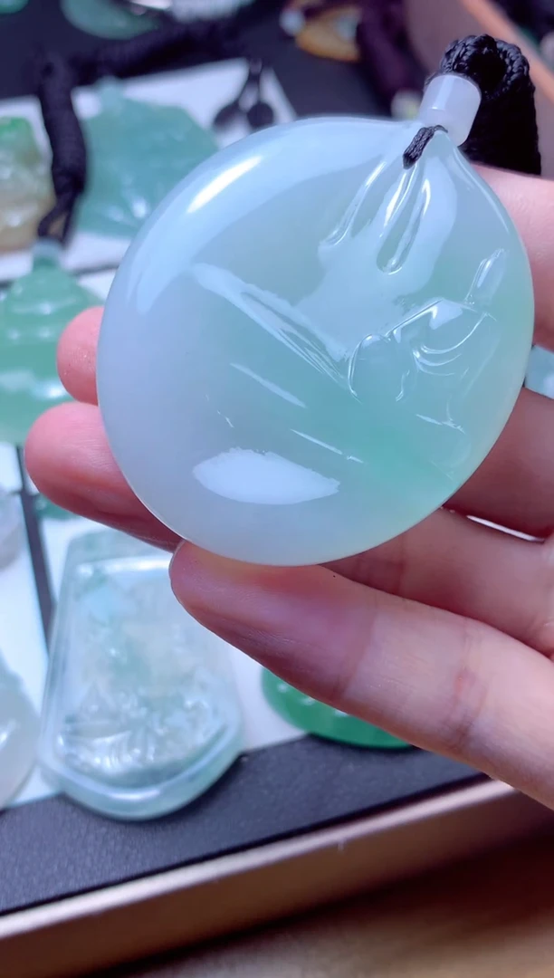 颈饰未镶嵌翡翠圆**刀天然A货翡翠