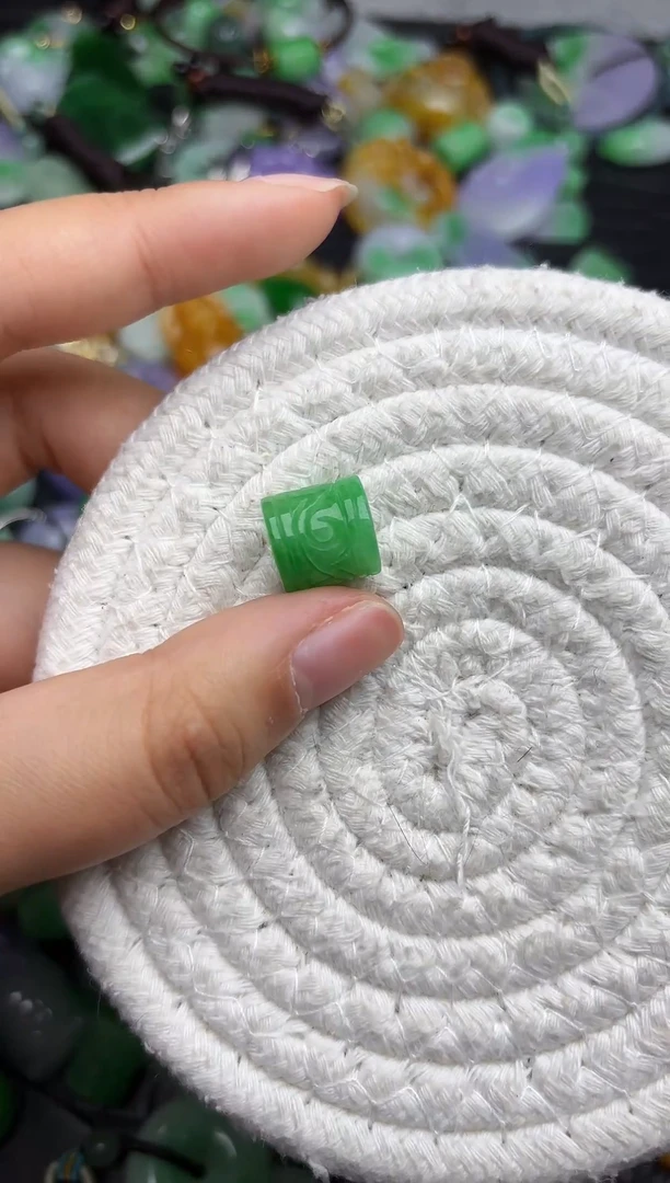 颈饰未镶嵌翡翠缅甸翡翠吊坠