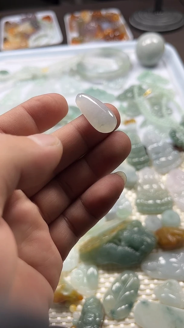 颈饰未镶嵌翡翠福瓜