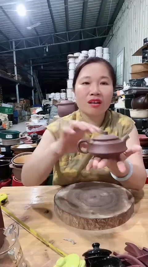 瑕疵紫砂小茶壶一个