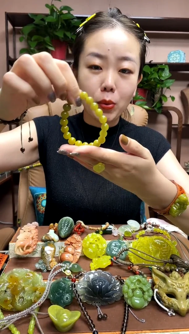 未镶嵌岫玉手串多样性发货发其中之一