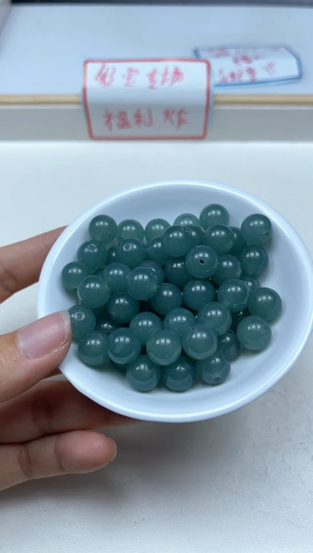 玛瑙/玉髓散珠未镶嵌B303 冰 蓝10mm20颗12元