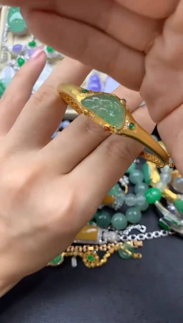 【闪购商品】翡翠手镯18K金镶嵌204中国好珍宝