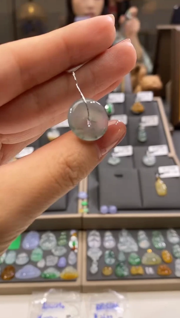 颈饰未镶嵌翡翠平安扣