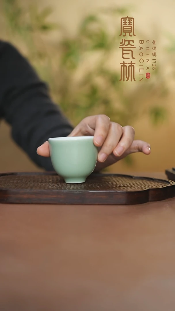 宝瓷林铃铛杯豆青