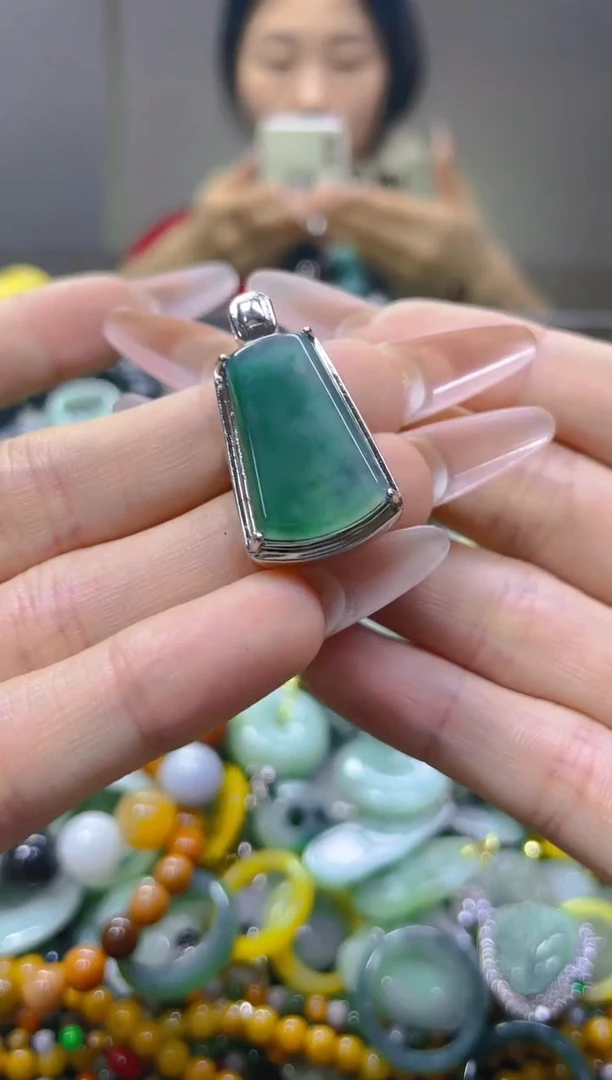 翡翠未镶嵌颈饰/Q/翡翠A货，一件也是批发价