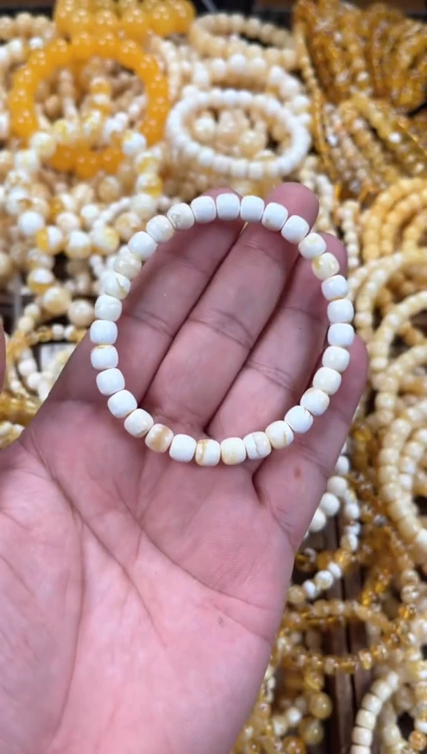 未镶嵌琥珀裸石S71  6.5左右