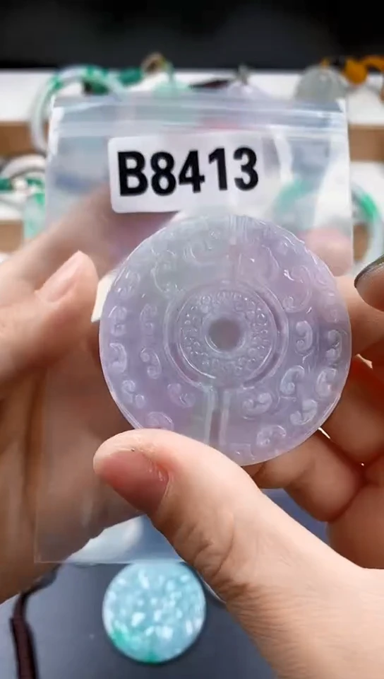 颈饰未镶嵌翡翠V