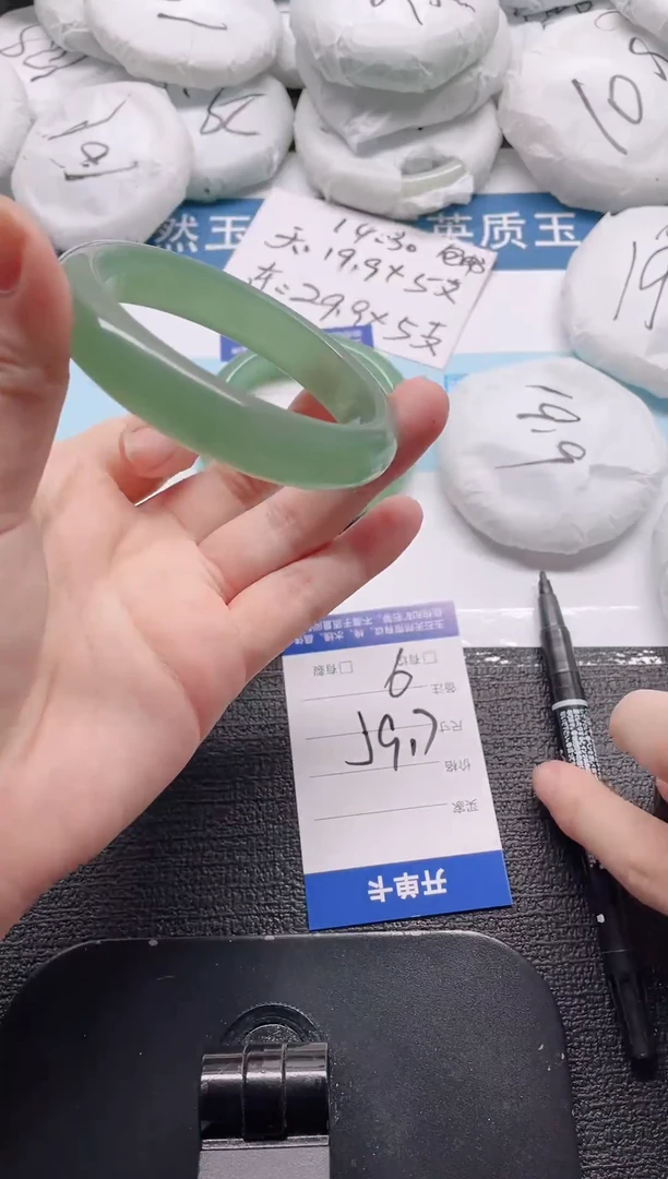 未镶嵌手镯石英质玉6-59