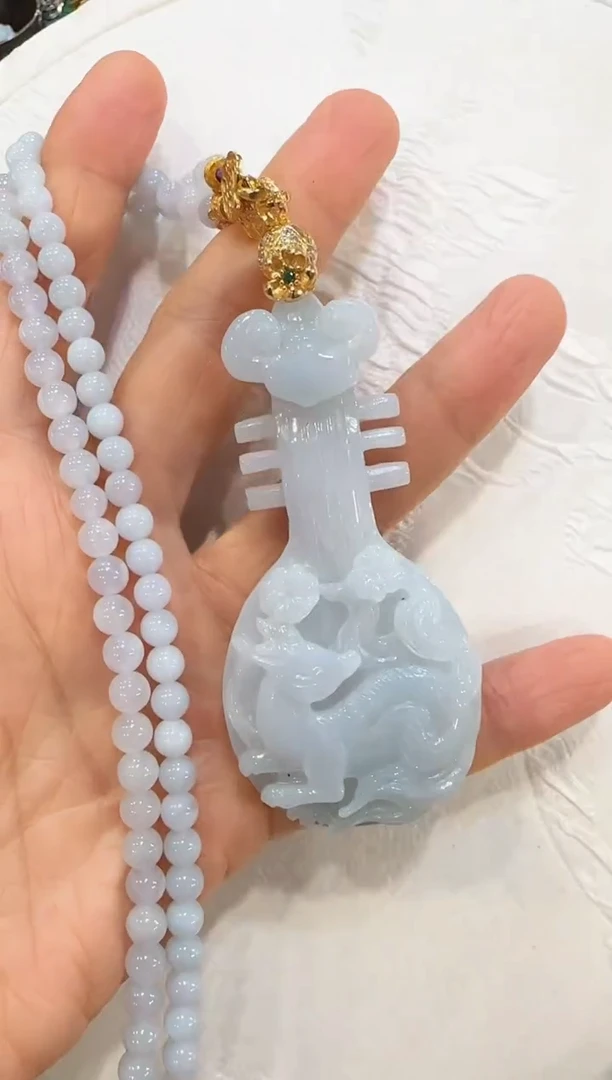 翡翠未镶嵌颈饰国风