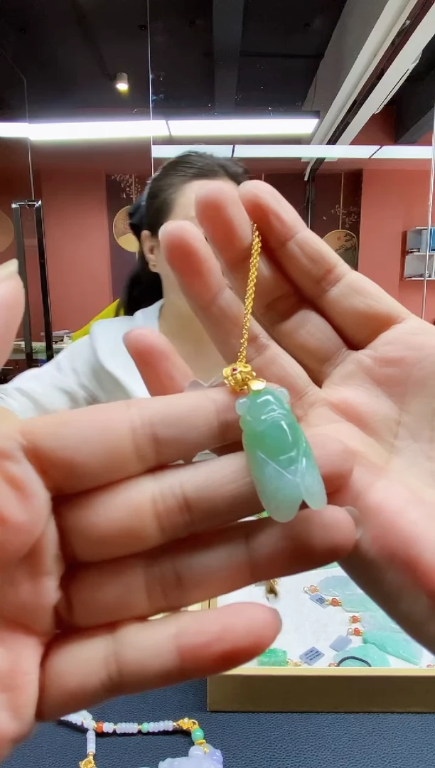 颈饰未镶嵌翡翠吊坠