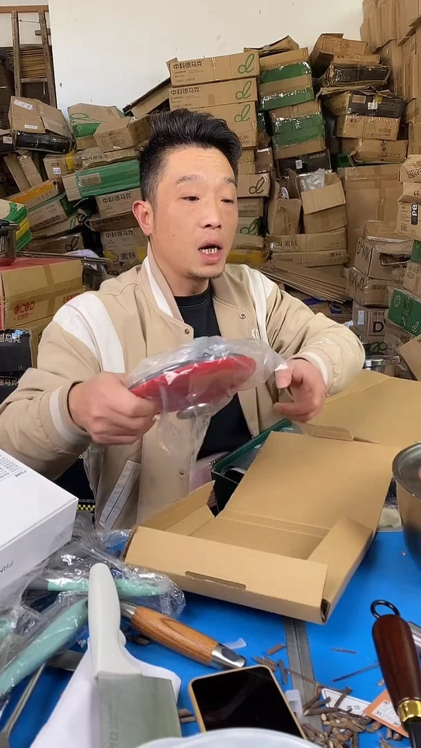 s****r21号 德马克珐琅奶锅18 盖子有磕碰