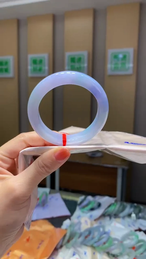 翡翠手镯未镶嵌-Q124圈口53*12*9