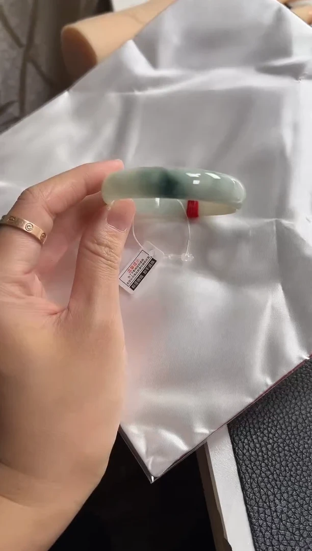 未镶嵌手镯翡翠圈口53飘花