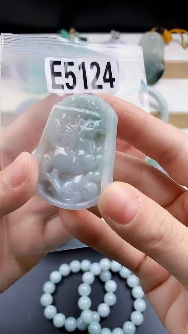 颈饰未镶嵌翡翠天然翡翠吊坠挂件