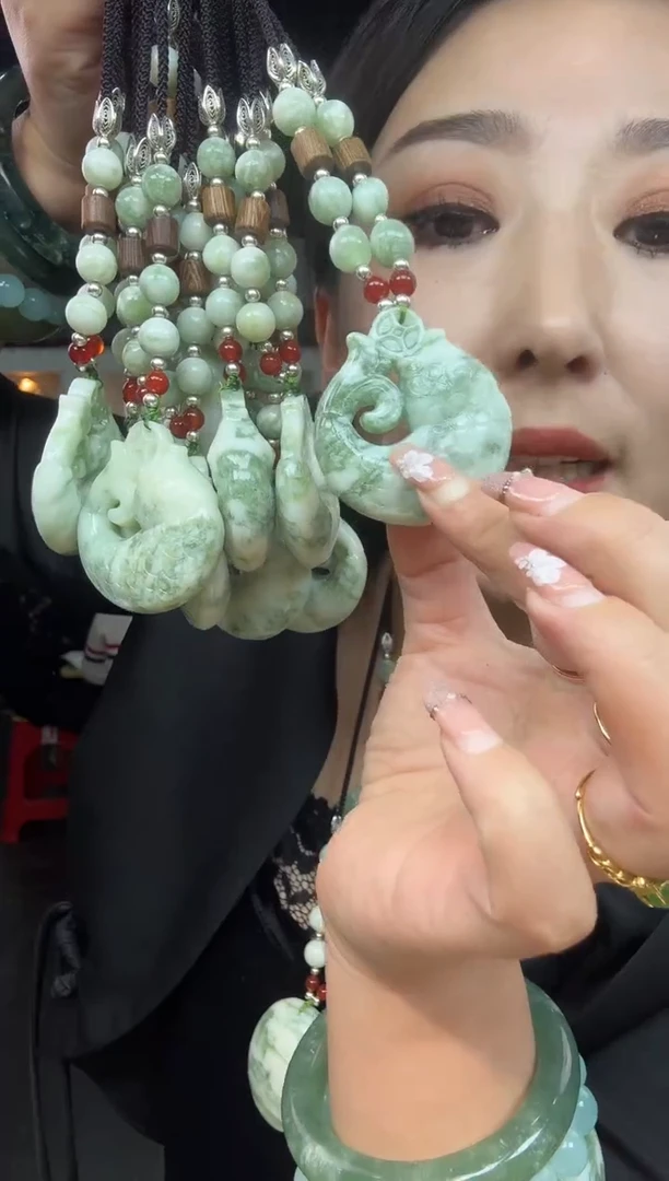 【闪购商品】岫玉颈饰未镶嵌老油翠鱼【半珠链】